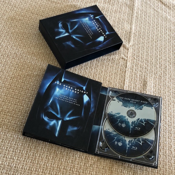 The Dark Knight Trilogy 5 DVD boxed collection - Picture 11 of 12